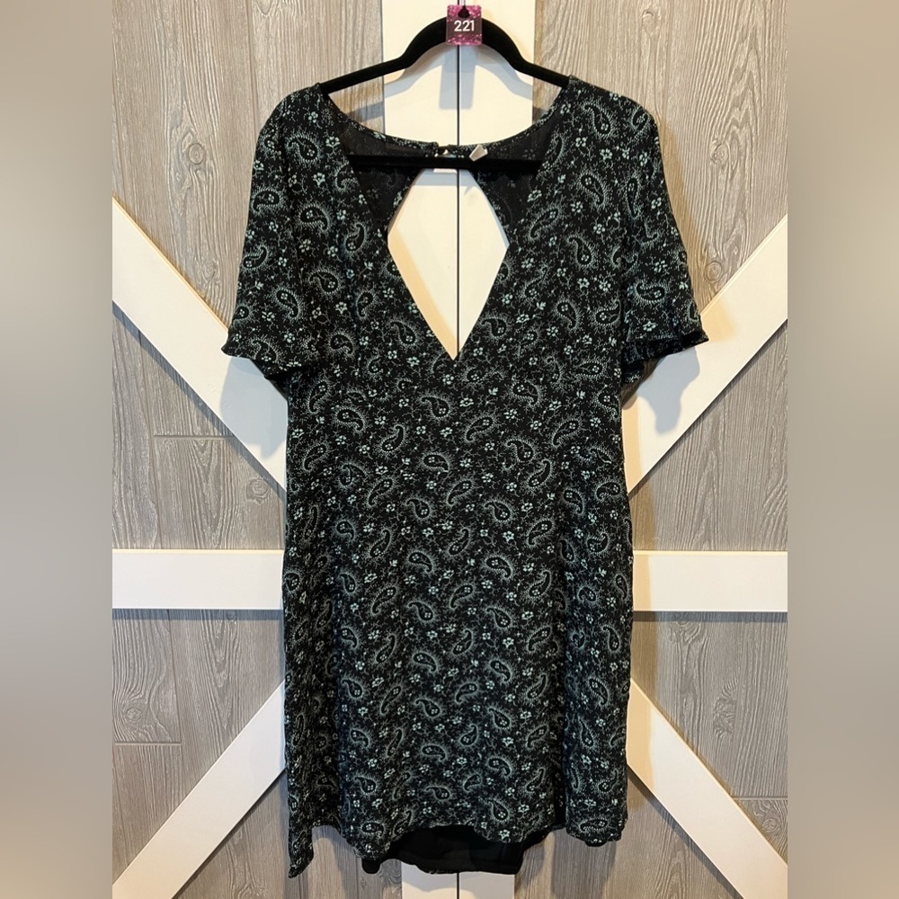 221. NWT BP Paisley Flutter Sleeve V-Neck Dress 2X - Picture 3 of 8
